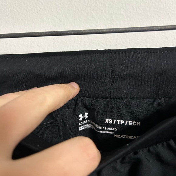 Under Armour Loose Fit Black Athletic Shorts - Picture 4 of 4